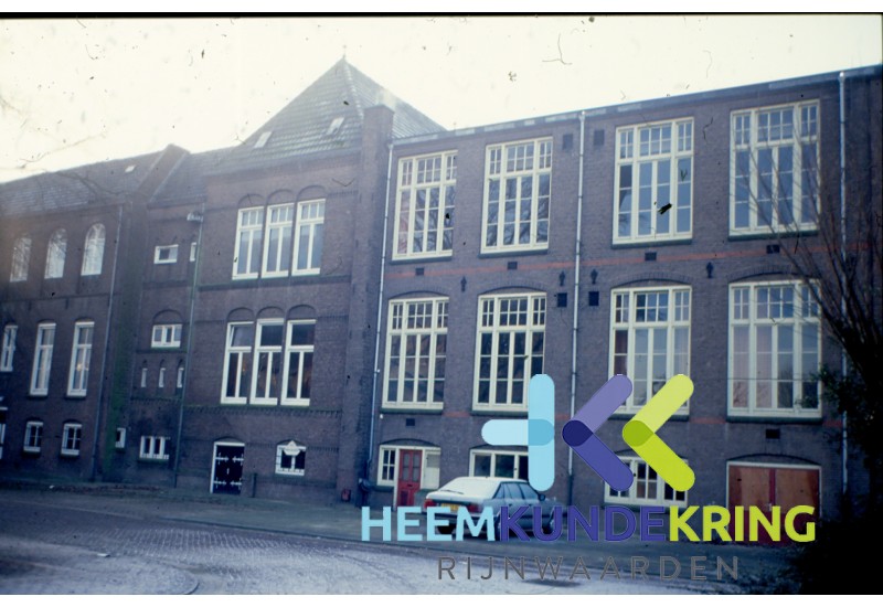 Lobith (43) Markt-Kerkepad achterkant Mariaschool